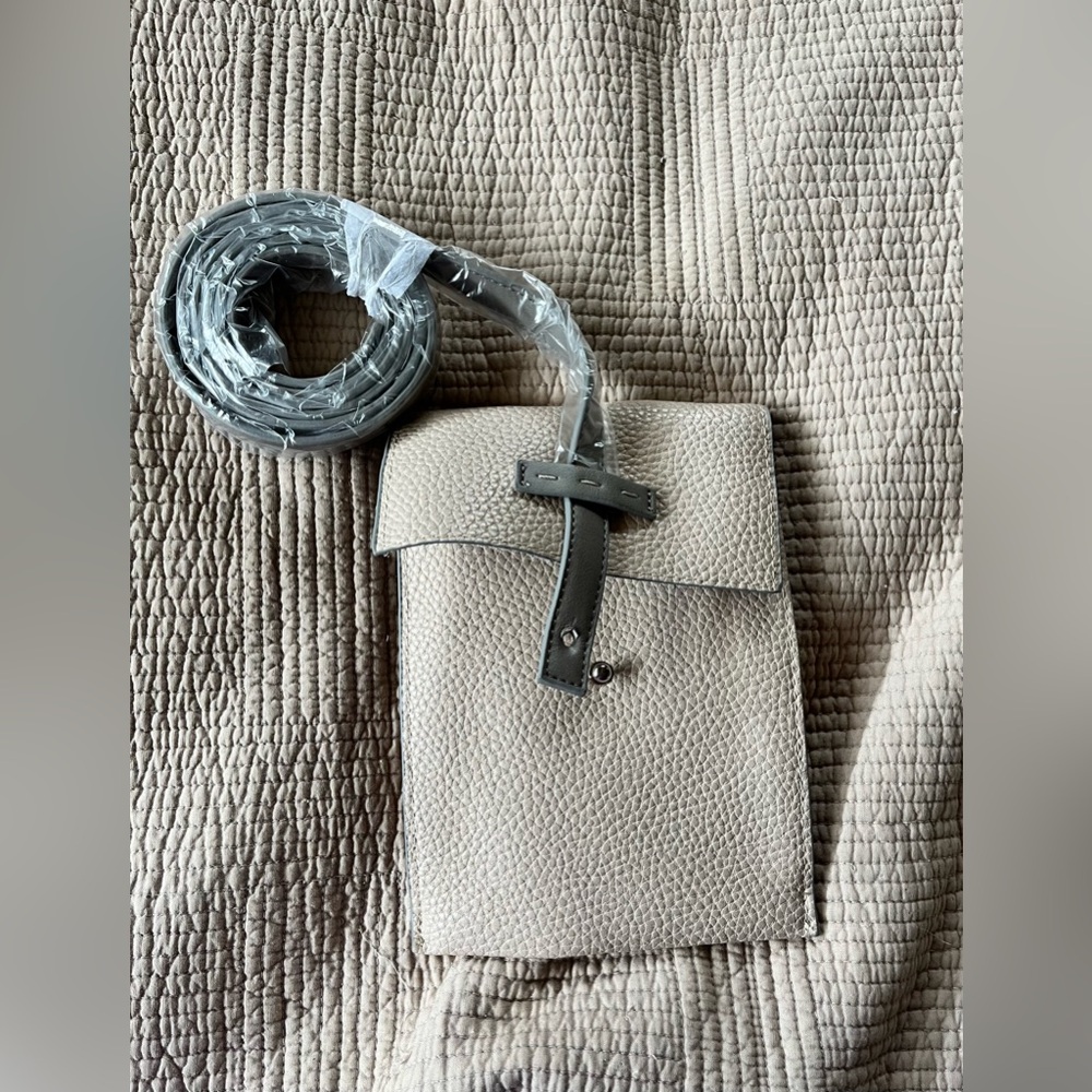 Small crossbody - Picture 4 of 8